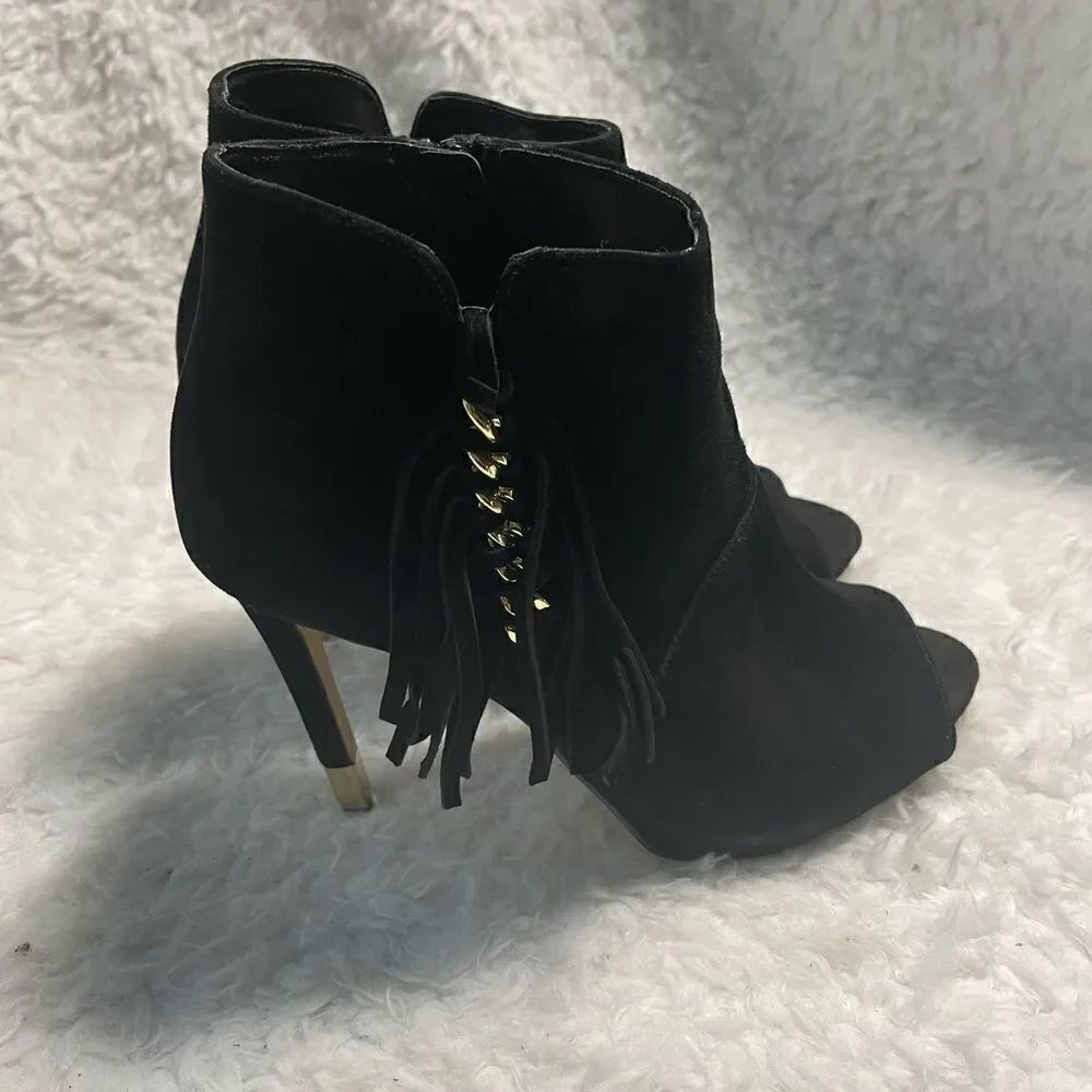 Guess Aziz black suede fringe ankle boots peep toe gold tone accent SZ9.5